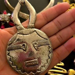 Rare Vintage necklace with a beautiful medallion